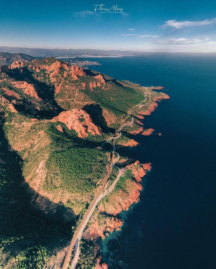 Charmant 2 Pieces A Port-Fréjus Екстериор снимка